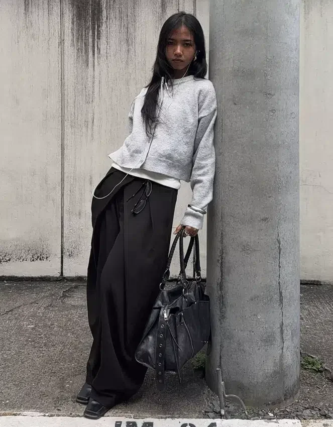 Pantalones plisados con doble botón Pantalones plisados con doble botón