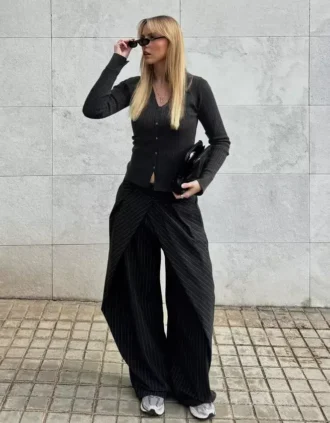 Pantalones plisados con doble botón