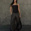 Pantalones plisados con doble botón Pantalones plisados con doble botón