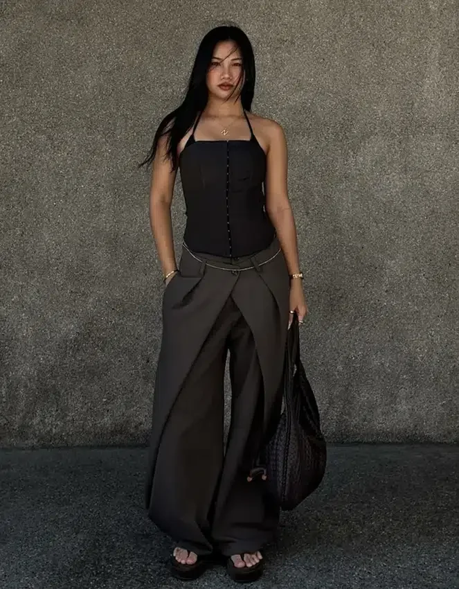 Pantalones plisados con doble botón Pantalones plisados con doble botón