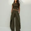 Pantalones plisados con doble botón – Pantalones