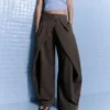 Pantalones plisados con doble botón – Pantalones