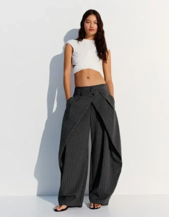 Pantalones plisados con doble botón – Pantalones – Mujer