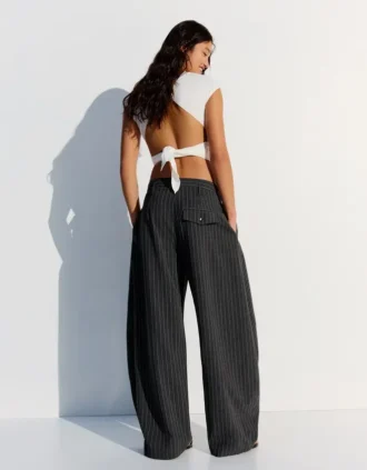Pantalones plisados con doble botón – Pantalones – Mujer