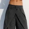 Pantalones plisados con doble botón – Pantalones – Mujer