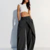 Pantalones plisados con doble botón – Pantalones – Mujer