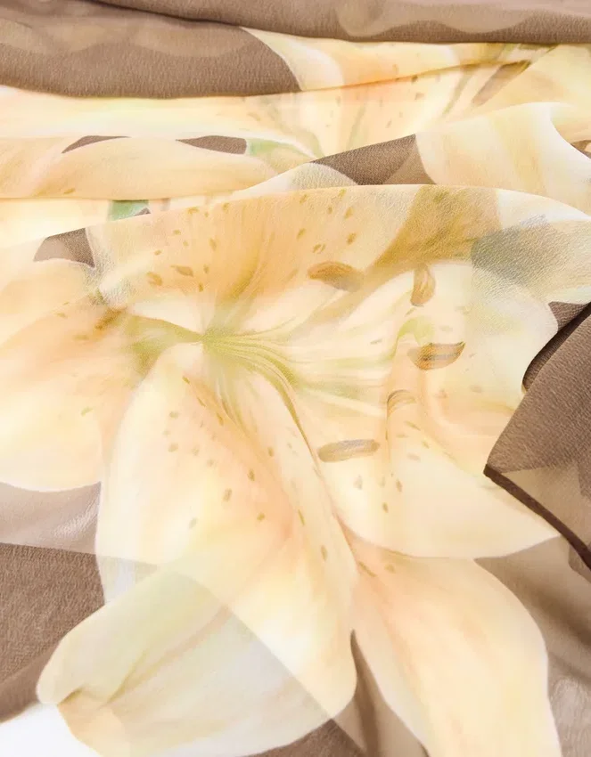 Pañuelo con estampado floral Pañuelo con estampado floral