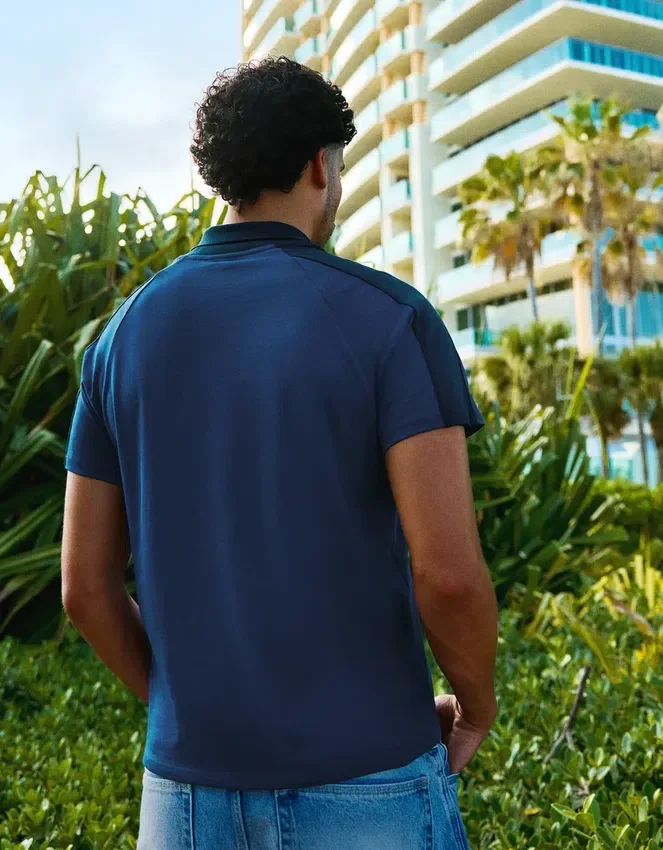Polo con estampado retro – Bershka Lovers Polo con estampado retro – Bershka Lovers