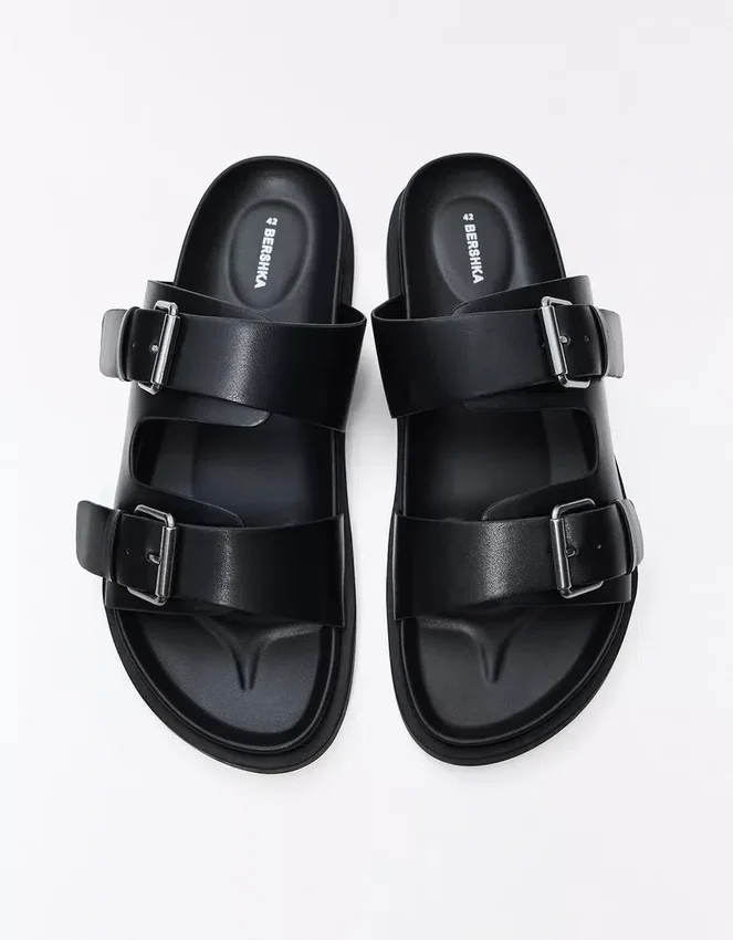Sandalias planas con hebilla Sandalias planas con hebilla