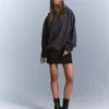 Sudadera con capucha con tachuelas – Tops y bodies Sudadera con capucha con tachuelas – Tops y bodies
