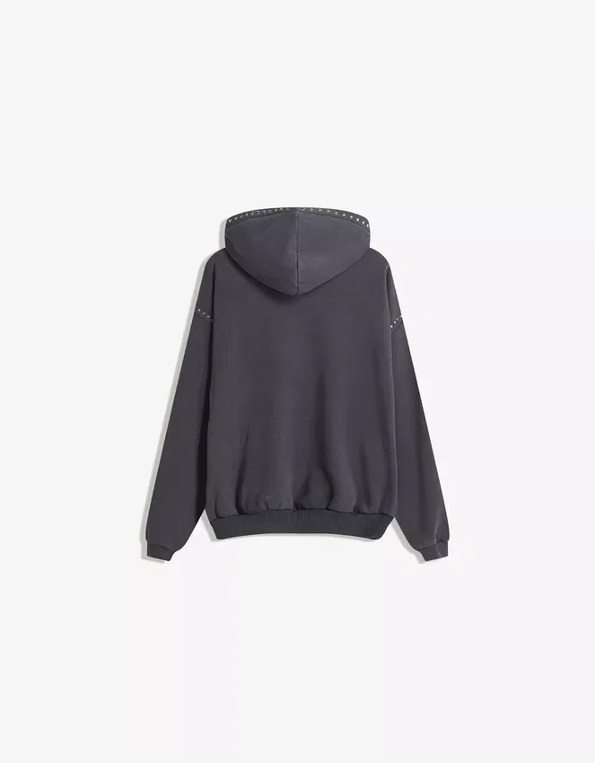 Sudadera con capucha con tachuelas – Tops y bodies Sudadera con capucha con tachuelas – Tops y bodies