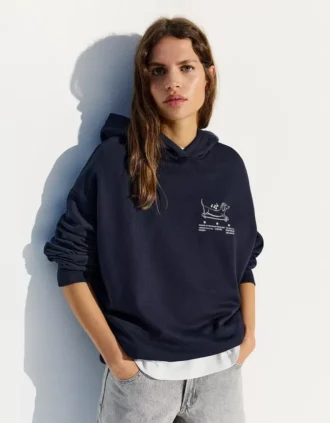 Sudadera con capucha estampada
