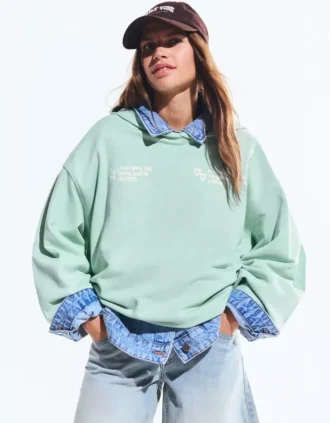 Sudadera con capucha estampada
