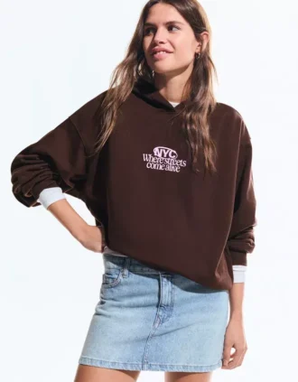 Sudadera con capucha estampada