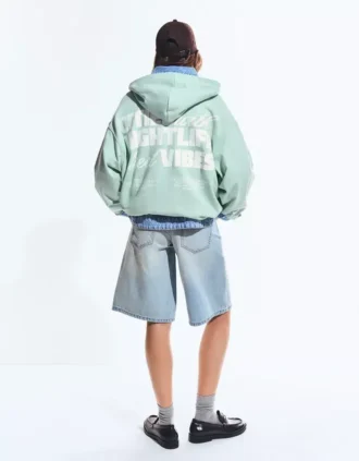 Sudadera con capucha estampada