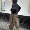 Sudadera con capucha y cremallera bordada – Sudaderas y jerséis con capucha