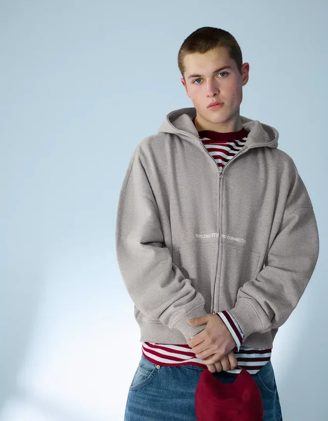 Sudadera corta con cremallera y corte Fit con estampado – Sudaderas y jerséis con capucha Sudadera corta con cremallera y corte Fit con estampado – Sudaderas y jerséis con capucha