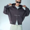 Sudadera corta de corte holgado con cremallera y estampado – Sudaderas y jerséis con capucha Sudadera corta de corte holgado con cremallera y estampado – Sudaderas y jerséis con capucha