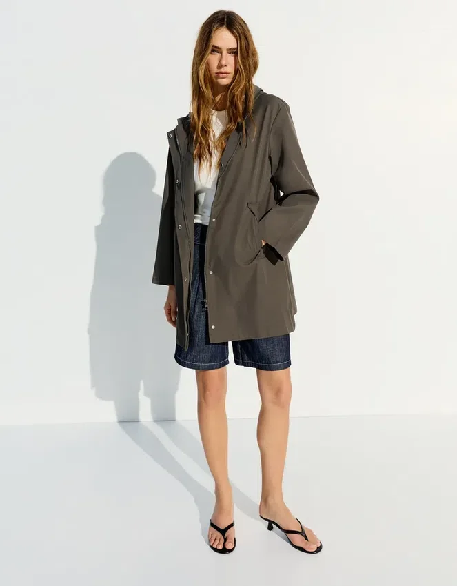 Trench con capucha, repelente al agua y cortavientos – Chaquetas y trench Trench con capucha, repelente al agua y cortavientos – Chaquetas y trench