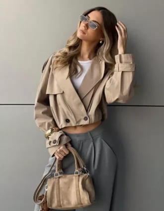 Trench corto con efecto globo