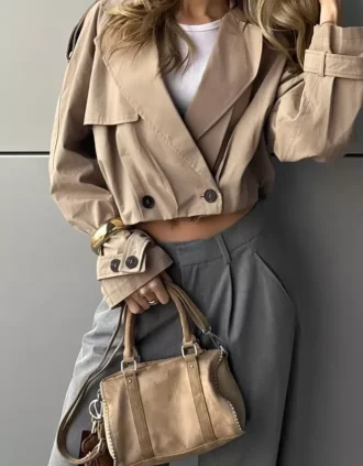 Trench corto con efecto globo
