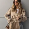 Trench corto con efecto globo Trench corto con efecto globo