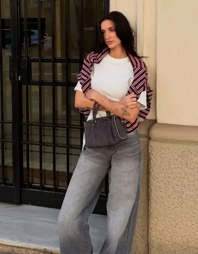 Vaqueros boyfriend de pana de talle bajo Vaqueros boyfriend de pana de talle bajo