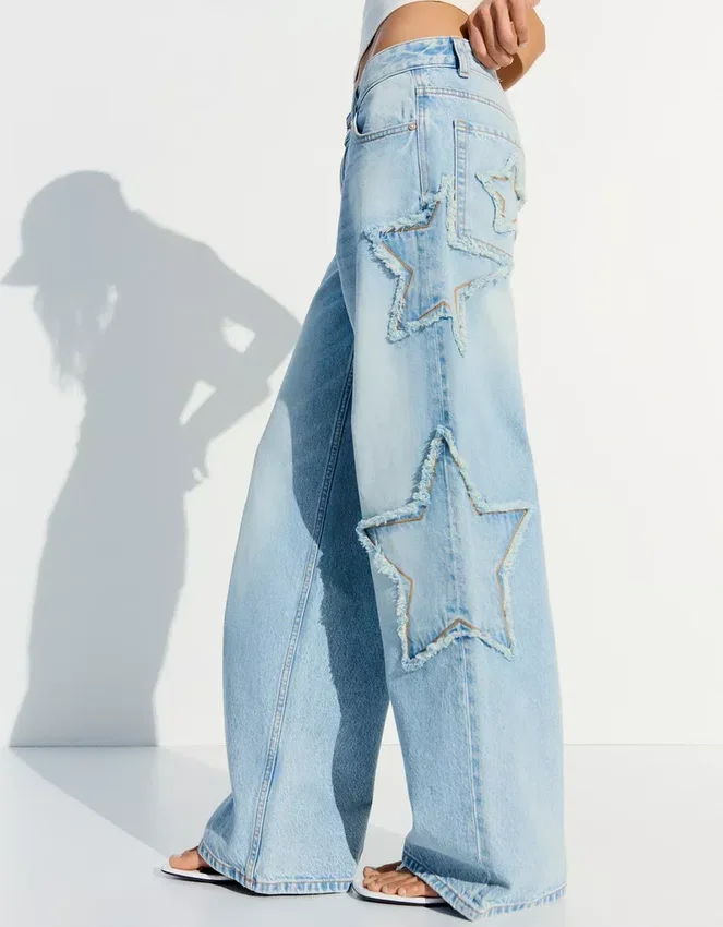 Vaqueros boyfriend de talle bajo con estrellas Vaqueros boyfriend de talle bajo con estrellas