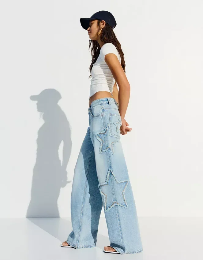 Vaqueros boyfriend de talle bajo con estrellas Vaqueros boyfriend de talle bajo con estrellas