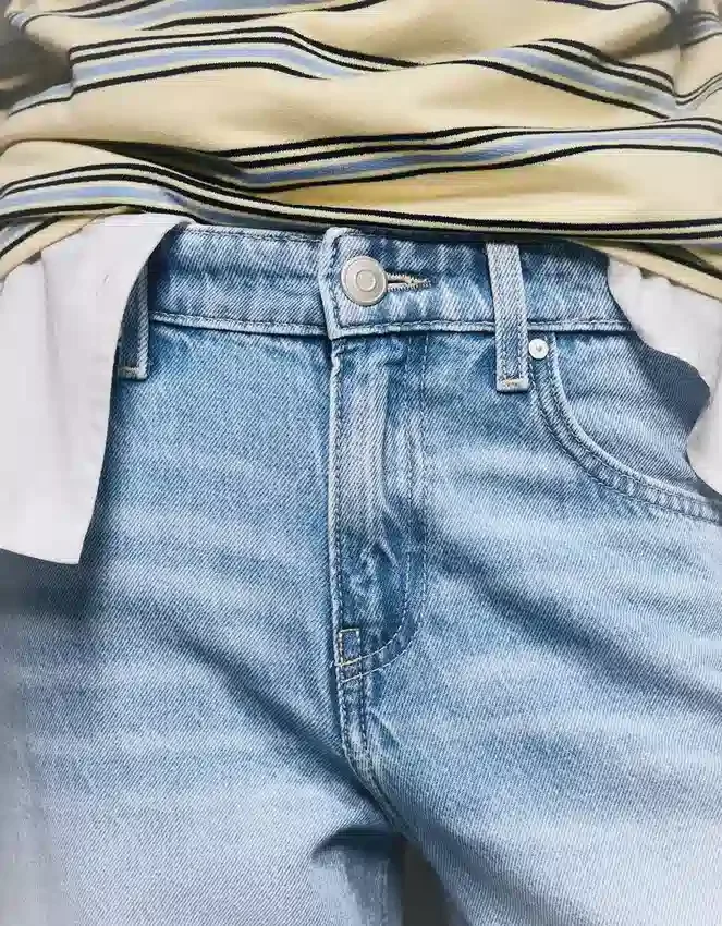 Vaqueros de cintura alta, corte Straight y pierna Wide Leg con bajos remangados – Pantalones Vaqueros de cintura alta, corte Straight y pierna Wide Leg con bajos remangados – Pantalones