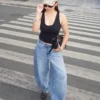 Vaqueros de talle bajo y pierna Wide Leg con botones en la parte delantera Vaqueros de talle bajo y pierna Wide Leg con botones en la parte delantera