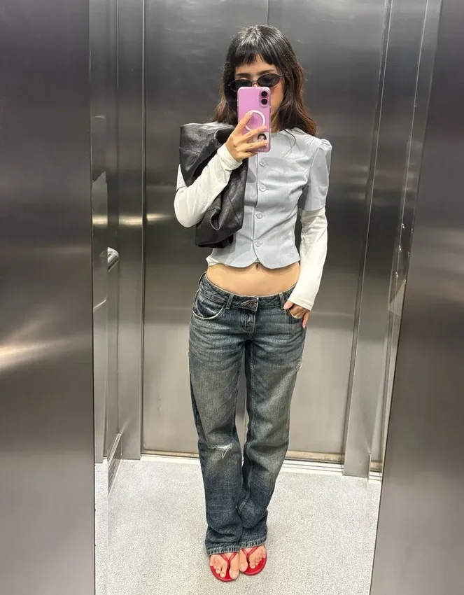 Vaqueros rasgados de talle bajo y corte Straight Vaqueros rasgados de talle bajo y corte Straight