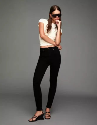 Vaqueros Skinny de talle alto y tejido suave – Pantalones