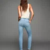 Vaqueros Skinny de talle alto y tejido suave – Pantalones