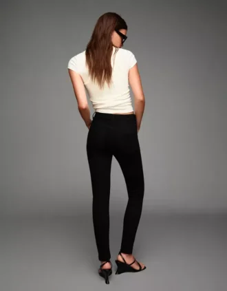Vaqueros Skinny de talle alto y tejido suave – Pantalones