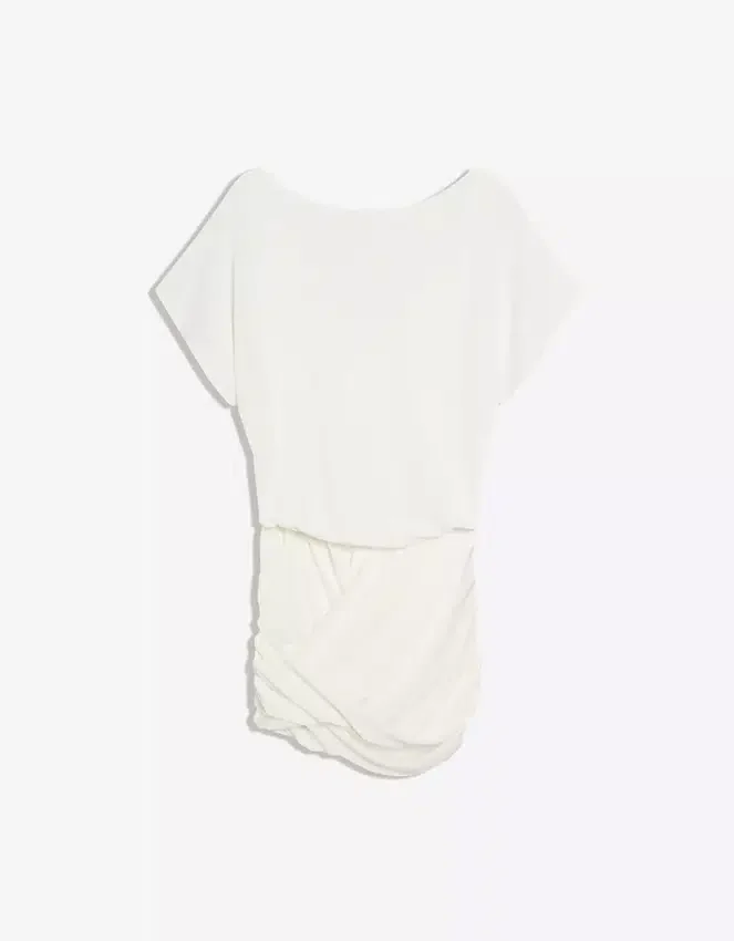 Vestido con espalda abierta y falda drapeada Vestido con espalda abierta y falda drapeada