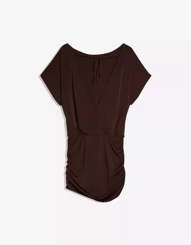 Vestido con espalda abierta y falda drapeada Vestido con espalda abierta y falda drapeada