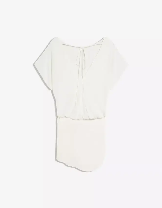 Vestido con espalda abierta y falda drapeada Vestido con espalda abierta y falda drapeada