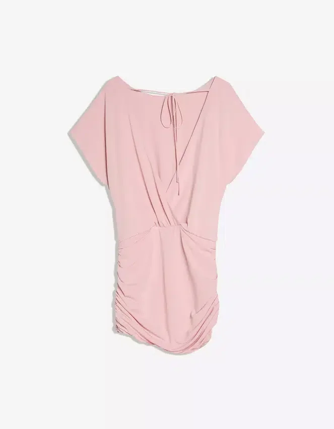 Vestido con espalda abierta y falda drapeada Vestido con espalda abierta y falda drapeada