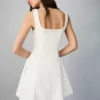 Vestido con falda acampanada Vestido con falda acampanada