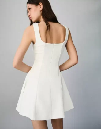 Vestido con falda acampanada