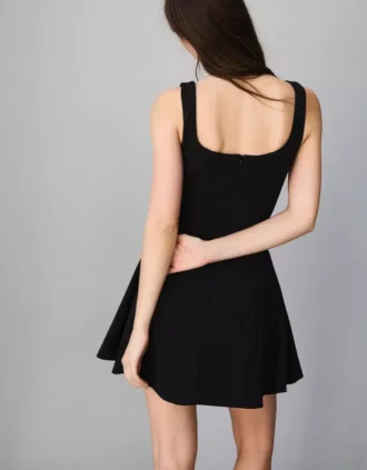 Vestido con falda acampanada