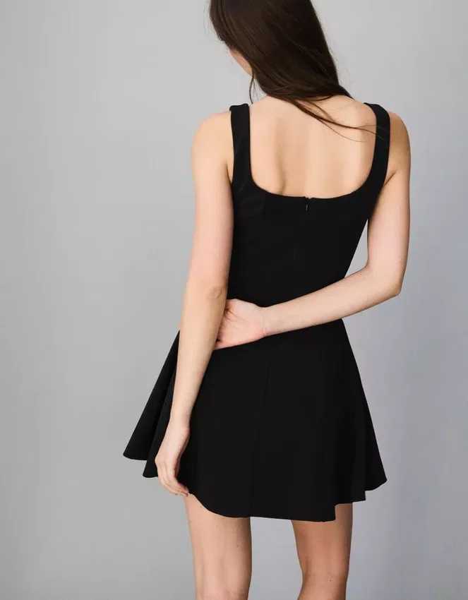 Vestido con falda acampanada Vestido con falda acampanada