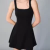 Vestido con falda acampanada Vestido con falda acampanada