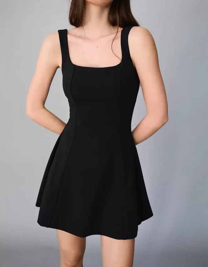 Vestido con falda acampanada Vestido con falda acampanada