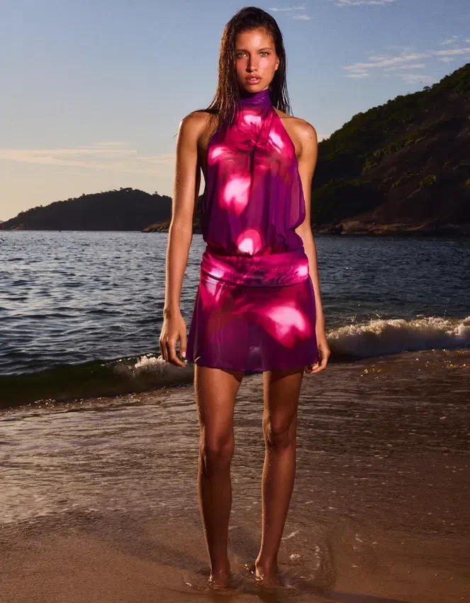 Vestido de malla con espalda abierta Vestido de malla con espalda abierta