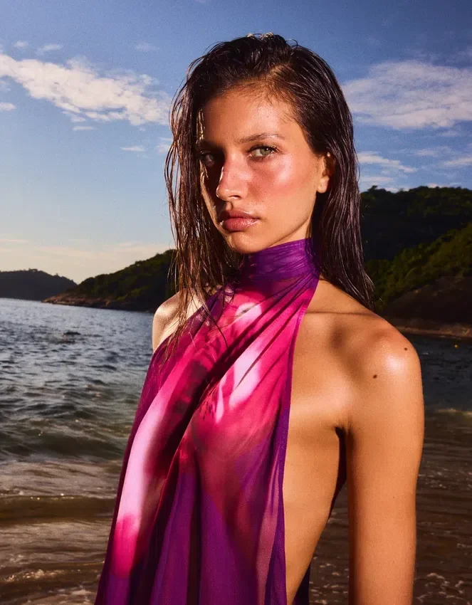 Vestido de malla con espalda abierta Vestido de malla con espalda abierta