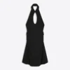 Vestido halter con hombros al aire Vestido halter con hombros al aire