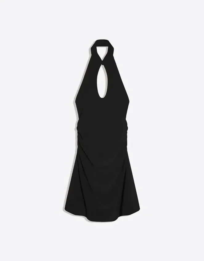Vestido halter con hombros al aire Vestido halter con hombros al aire