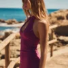 Vestido halter con hombros descubiertos Vestido halter con hombros descubiertos